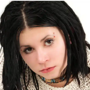 ATENÇÃO! Se você quer colocar piercing próximo aos olhos, deve ficar atento aos riscos.