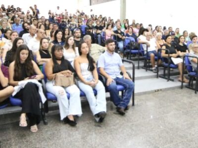 Tradicional Cerimônia do Jaleco do curso de Medicina Veterinária é realizada pela Unimar. O evento reuniu acadêmicos, familiares e amigos