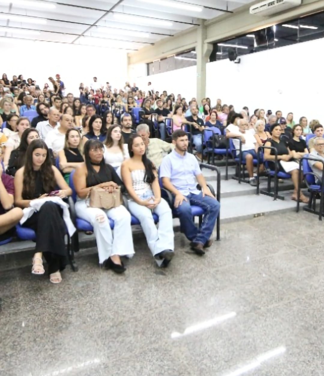 Tradicional Cerimônia do Jaleco do curso de Medicina Veterinária é realizada pela Unimar. O evento reuniu acadêmicos, familiares e amigos