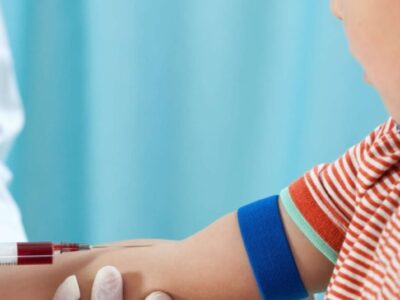 Você sabia que crianças e adolescentes já devem dosar o colesterol? Estudo no Archives of Endocrinology and Metabolism revela que 24,4% das crianças e dos adolescentes no Brasil têm alterações e 19,2% com altas taxas do LDL, o ruim