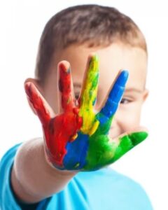 Abril Azul na Santa Casa de Marília tem diversas atividades de conscientização sobre o TEA. Inclusive a implantação do Hospital Amigo do Autismo. Confira