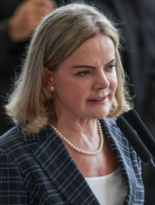 Gleisi quer ‘milícia digital’ contra Bolsonaro