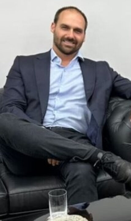 Tarcísio se solidariza com Eduardo Bolsonaro: ‘Conte com meu apoio’