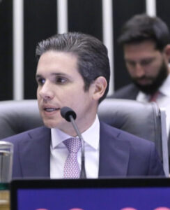 Motta afirma que não há ‘perseguição política’ e nem ‘exilados’ no Brasil