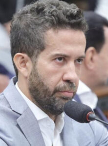 Vídeo de audiência mostra confissão de Janones sobre ‘rachadinha’; ASSISTA