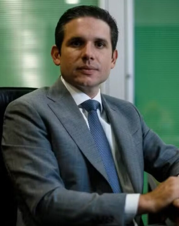 PEC assinada por Hugo Motta aumenta a imunidade parlamentar e possibilita punição de ministros do STF