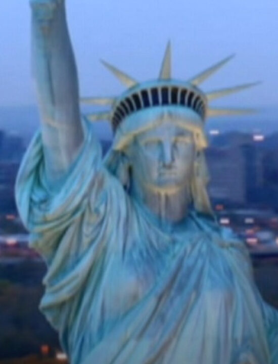 Deputado francês exige que os EUA devolvam a Estátua da Liberdade; ENTENDA