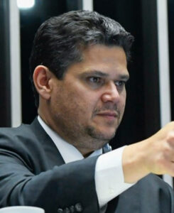 Alcolumbre é alvo de ação popular que contesta folga a cada 3 dias no Senado