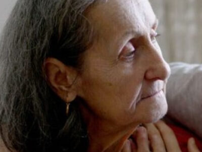 Identifique 5 mudanças na fala que ajudam a detectar Alzheimer mais cedo