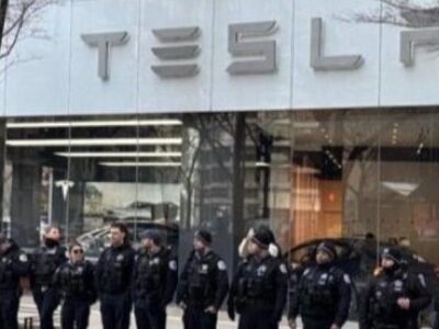 A Doença da Esquerda: Ataques às Lojas da Tesla Exibem a Face Violenta do Progressismo