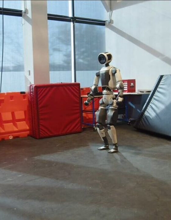Boston Dynamics revela avanços impressionantes na mobilidade do robô humanoide Atlas; VEJA VÍDEO