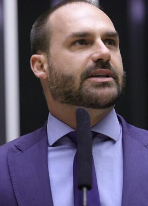 Deputados do PT afirmam que Moraes iria confiscar passaporte de Eduardo Bolsonaro