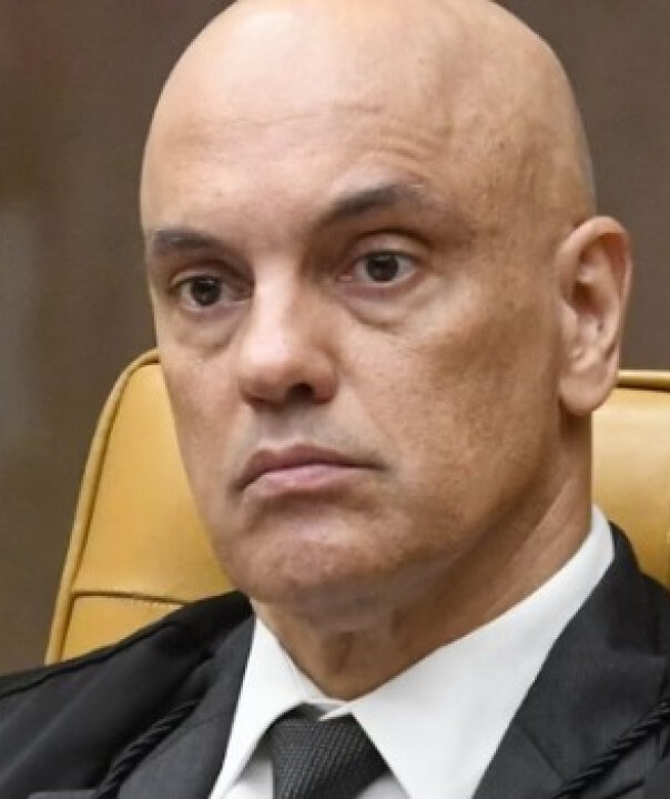 Polícia Federal informa a Moraes que X permitiu transmissões ao vivo e pagamentos a contas bloqueadas