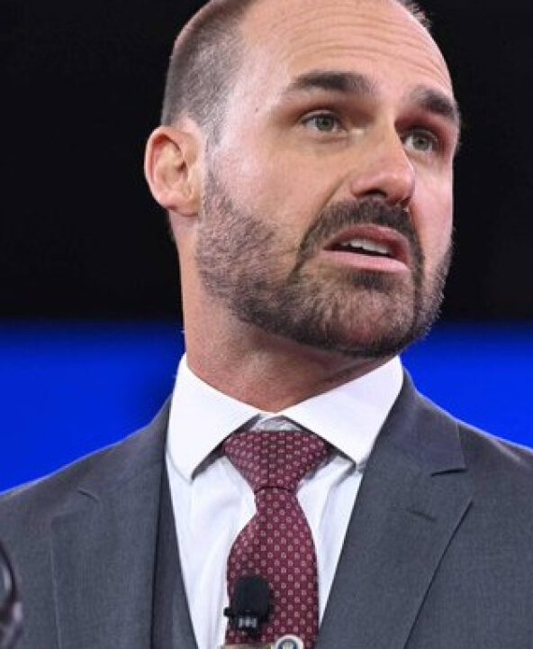 PSOL quer fazer manobra na câmara para forçar volta ao Brasil de Eduardo Bolsonaro
