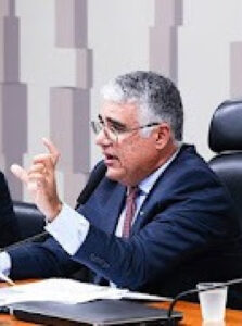 Senadores Girão e Kajuru batem boca no congresso sobre manifestação pela anistia