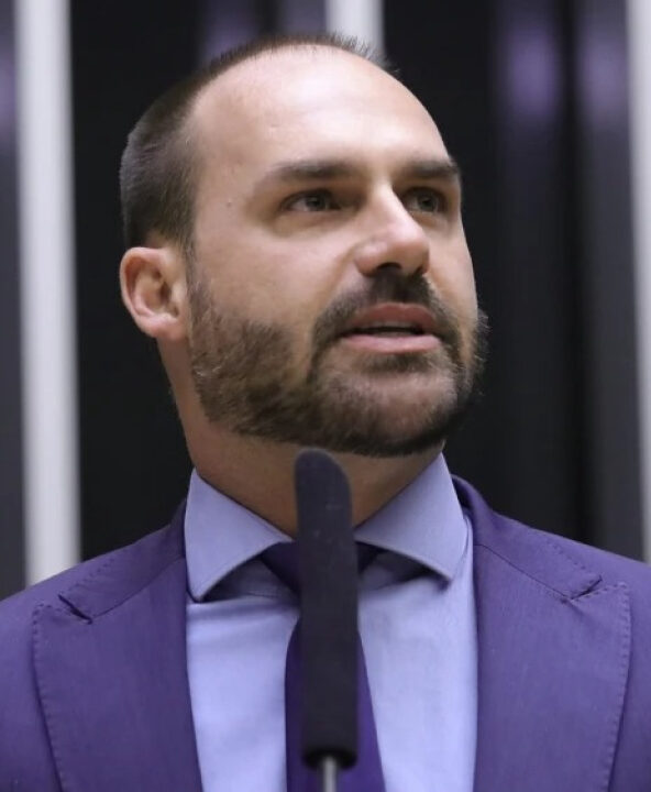Eduardo Bolsonaro sobe tom contra Moraes após pedido de investigação no STF