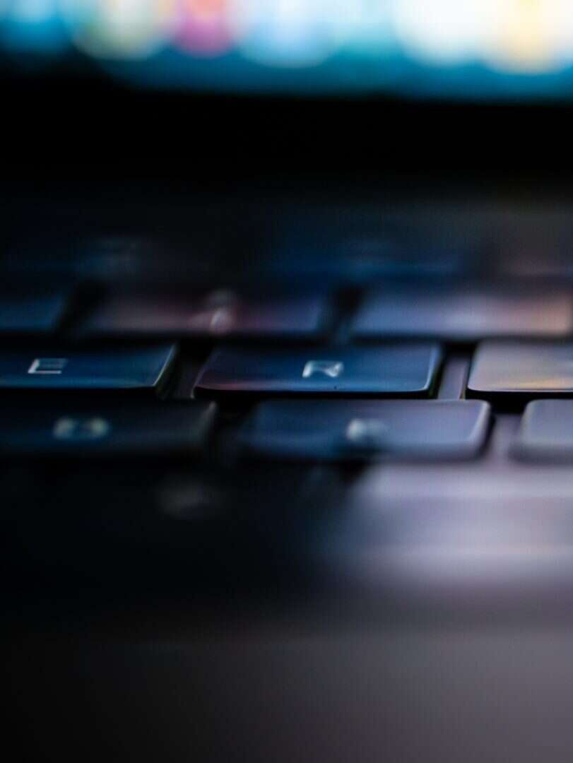 Sem implantes: teclado usa IA e pode ser controlado pela mente