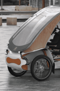 Nem carro, nem moto: esse quadriciclo entrega um pouco dos dois