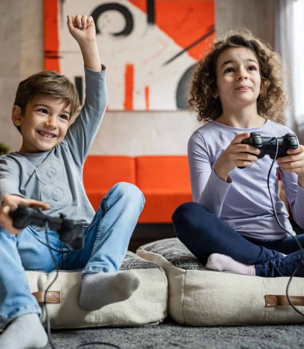 Reviravolta no efeito dos games:  ciência diz que eles podem aumentar a inteligência das crianças. Muito mais que TV e celular