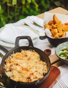 Aprenda a receita de bacalhau às natas do Chef Duba, sucesso gastronômico no Sul do país. Veja ingredientes e passo a passo. Delícia