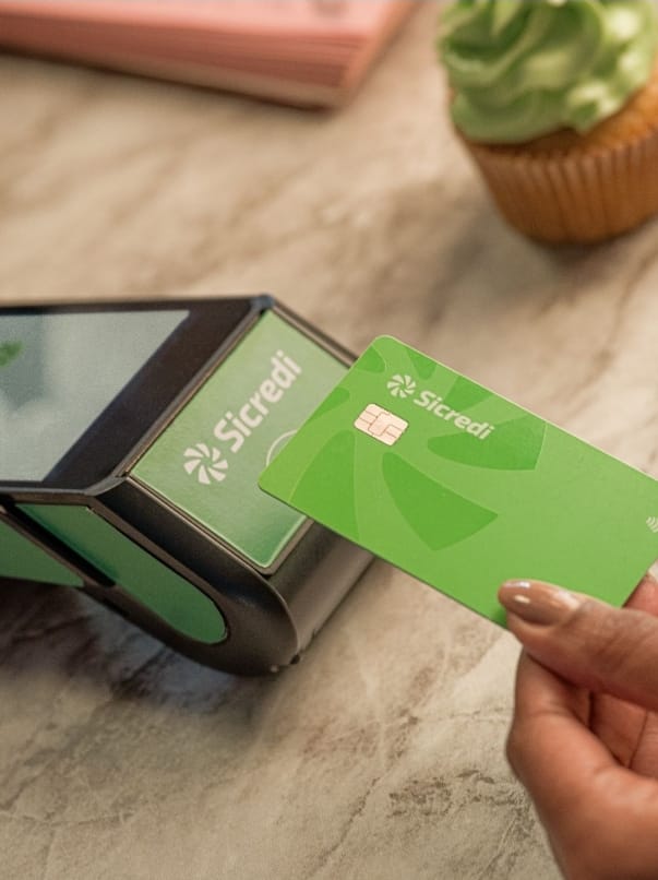 Sicredi registra crescimento em faturamento de 58% no mercado de máquinas de cartão em 2024, aponta CardMonitor