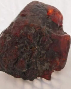 Idosa utilizava, sem saber, pedra avaliada em R$ 6 milhões para segurar porta