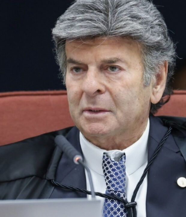 Com um recurso apresentado há um ano ao ministro Fux, STF ainda pode decidir tornar Bolsonaro elegível para as eleições de 2026.