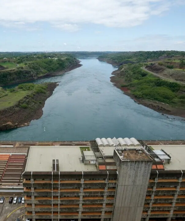 Paraguai suspende negociação com o Brasil sobre energia de Itaipu