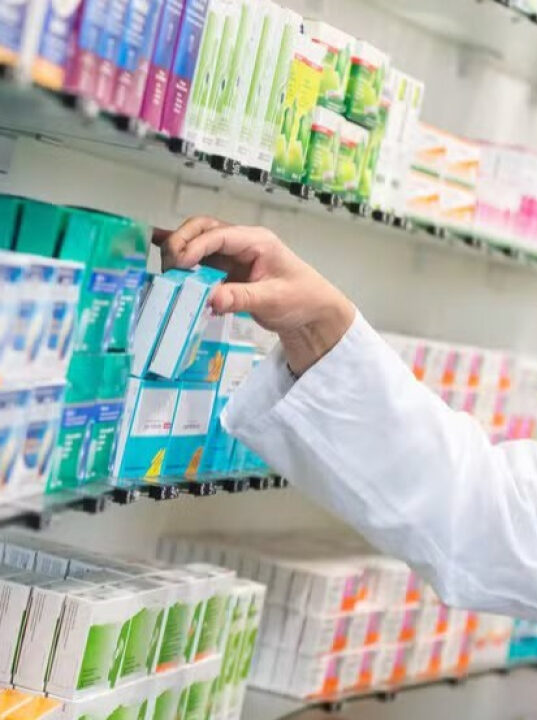 URGENTE: Justiça suspende prescrição de medicamentos por farmacêuticos