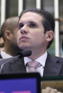 Sob pressão por anistia, Motta evita o tema e destaca saúde como prioridade