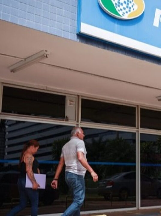 Bancos querem suspender antecipação de benefícios do INSS