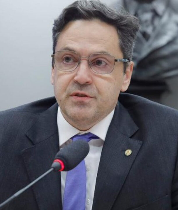 Deputado propõe fim do desconto automático de sindicatos nos benefícios do INSS