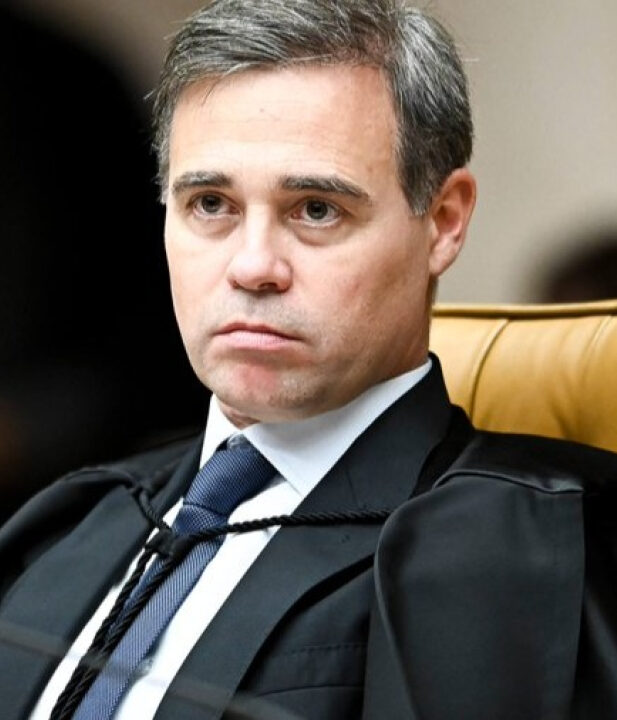 Mendonça se opõe a Moraes e nega quebra ampla de dados na internet