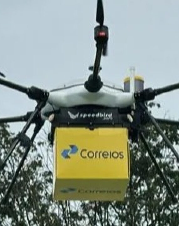 Correios realiza primeira entrega por drone
