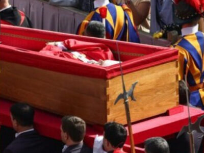 Horário para fechar o caixão do papa tem ligação com Jesus; Entenda