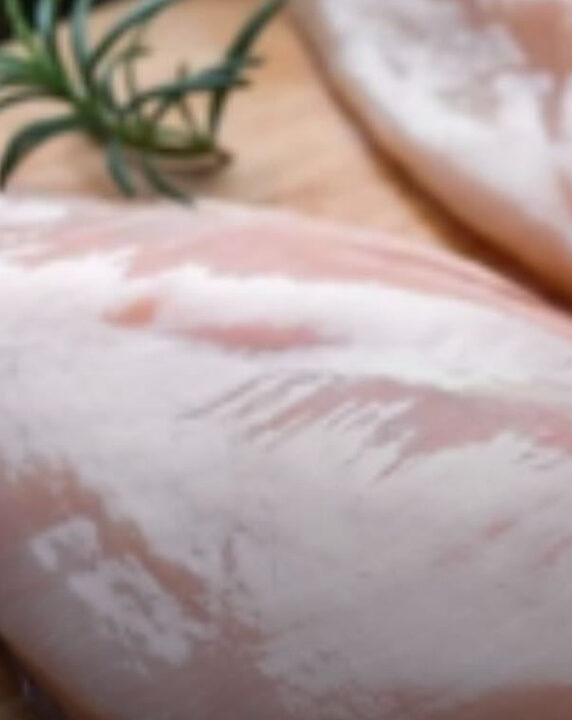 Comer frango toda semana aumenta o risco de morte? ENTENDA