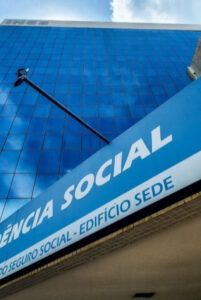 INSS tenta suspender decisão do TCU que bloqueia descontos associativos