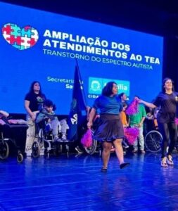 Prefeitura autoriza ampliação do atendimento ao TEA  com investimento superior a R$ 700 mil mensais. Município tinha 30 vagas para diagnóstico e tratamento e agora passou para 600. Veja benefícios