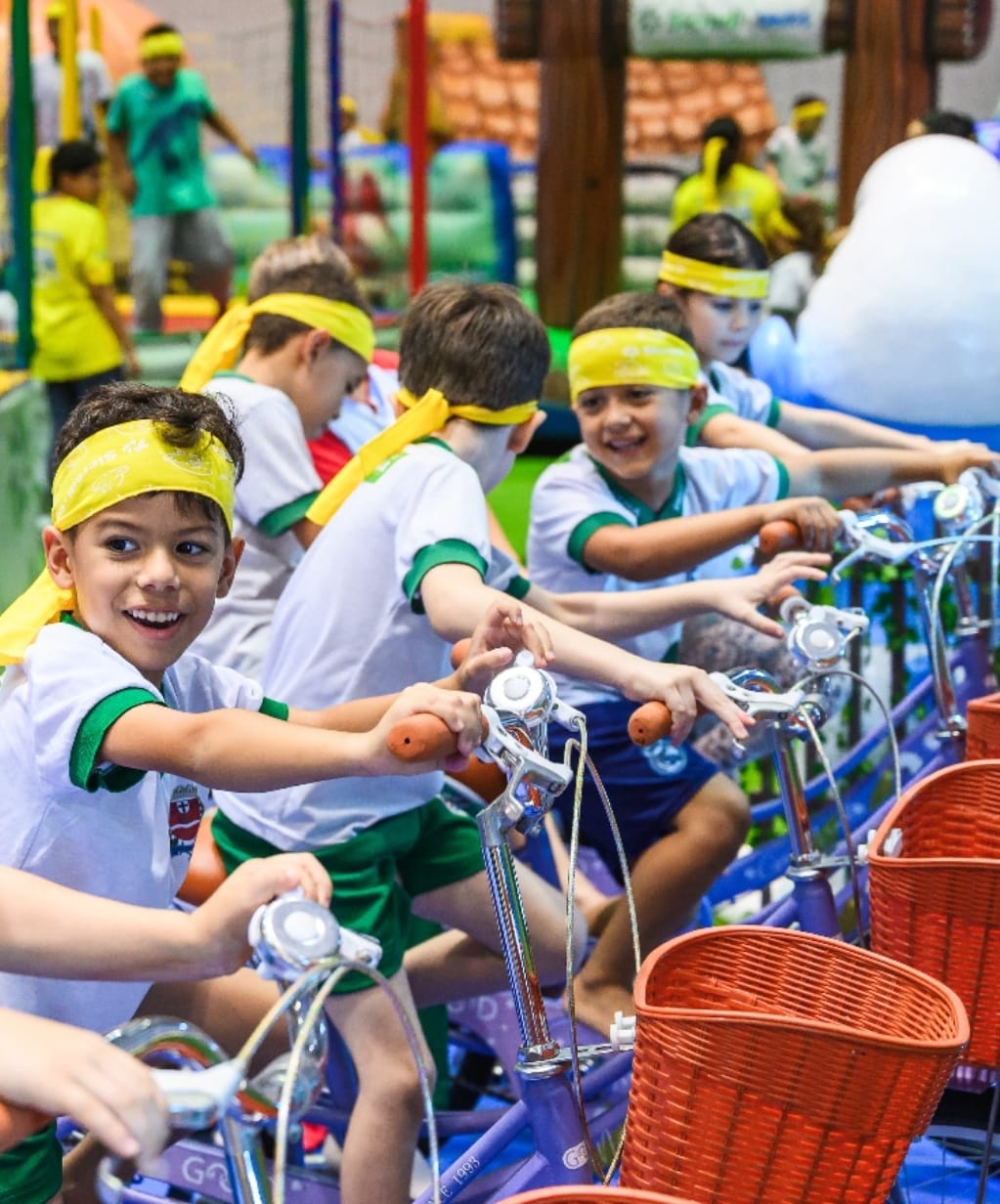 Caravana Sicredi & Smurfs leva conceitos de educação ambiental, sustentabilidade e cidadania de forma lúdica para crianças