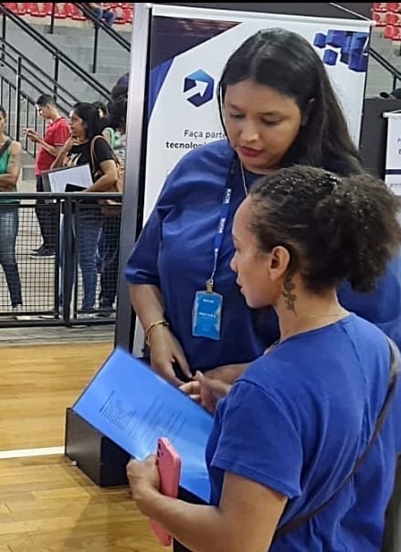 Feira da Empregabilidade: Associação Comercial participa e estimula oportunidade de trabalho com recebimento de currículos em seu estande