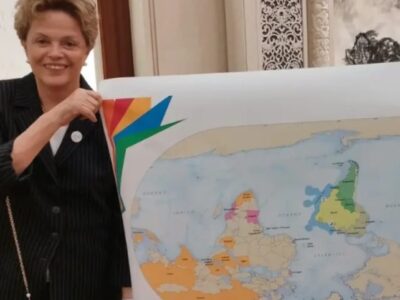 Só se for o Centro Global da Corrupção: Dilma exibe na China novo mapa-múndi invertido e Brasil no centro da Terra
