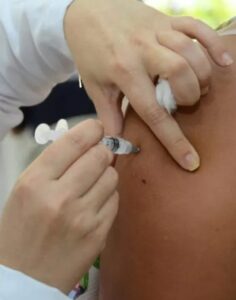 Prefeitura decreta situação de emergência para Síndrome Respiratória Aguda Grave (SRAG), que tem aumento de 65,9%. Cidade está com hospitais, Upas e postos de saúde lotados