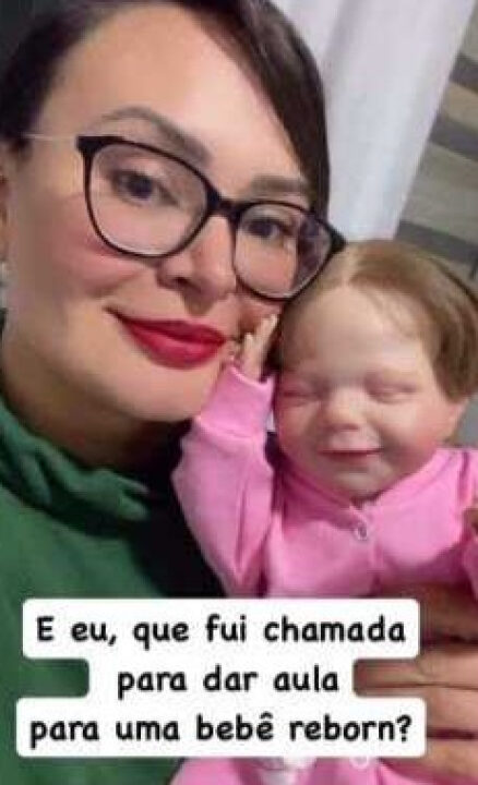 Professora é contratada para dar aula a bebê reborn; VEJA VÍDEO