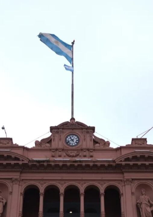 Nota de crédito da Argentina sobe, e Fitch aponta avanço na estabilização do país