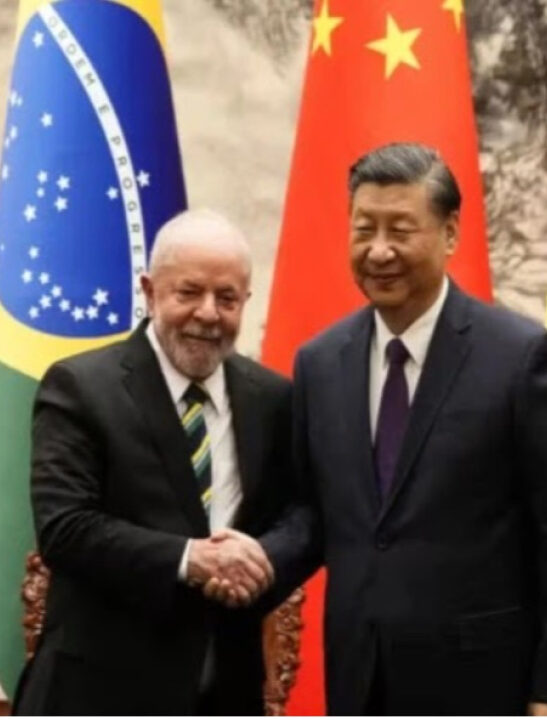 Lula volta da China com frango depenado e acordos esvaziados: O preço da “multilateralidade