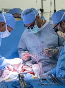 HISTÓRICO: Médicos realizam primeiro transplante de bexiga da história