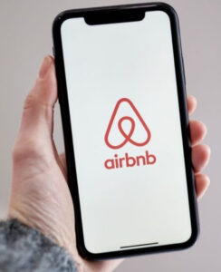 Crise imobiliária: Espanha ordena que Airbnb remova 66.000 anúncios de aluguel