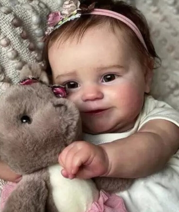 Mulher procura advogada e quer brigar na Justiça por guarda de bebê reborn; VEJA VÍDEO
