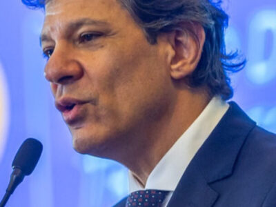 Ala do PT pensa substituir Haddad por Mercadante após polêmicas