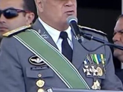 URGENTE: ex-comandante do Exército desmente versão em que teria havido movimentação de tropas